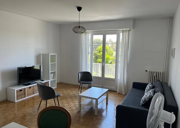 Appartement Spacieux Au Calme A Nice